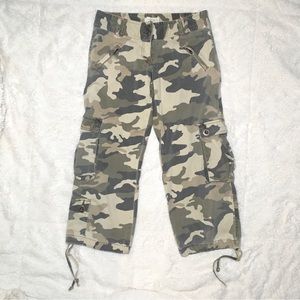 Y2K 00s Zinc Green Camo Low Rise Cargo Capri Pants 3